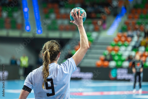 Obraz na płótnie Woman player's keeps ball during handball match w salonie