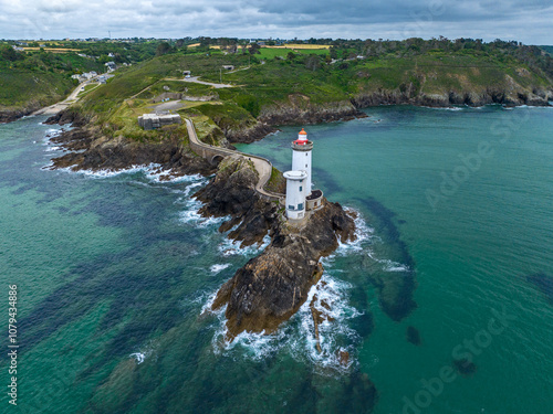 Obraz na płótnie Aerial view of the Petit Minou Lighthouse is a lighthouse in the roadstead of Brest, standing in front of the Fort du Petit Minou, in the commune of Plouzané
