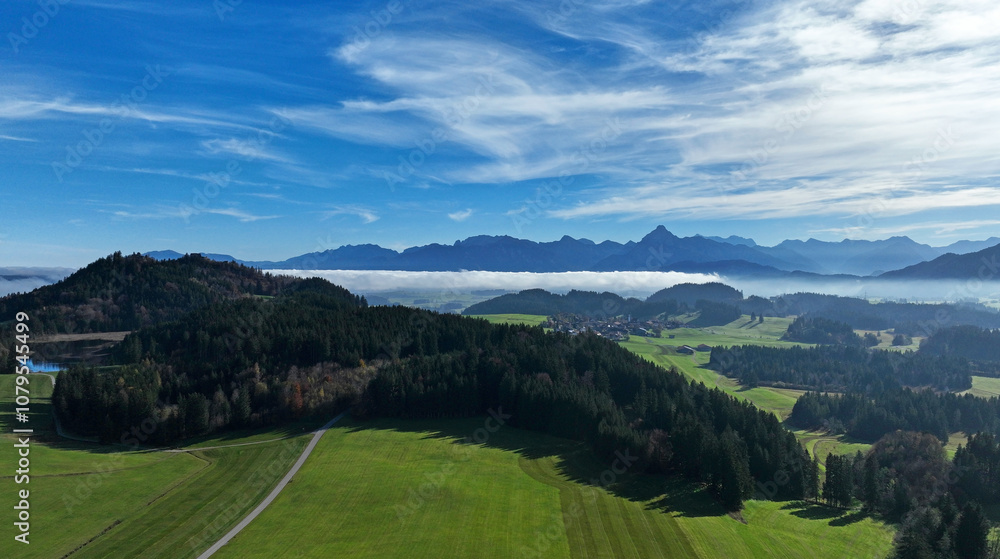 Drohnenaufnahme von den Allgäuer Alpen mit Nebel vor den Bergen Drohnenaufnahme von den Allgäuer Alpen mit Nebel vor den Bergen