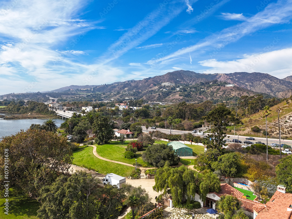 Fototapeta premium Gorgeous day overlooking Malibu along the Pacific Coast Highway in Los Angeles County, California