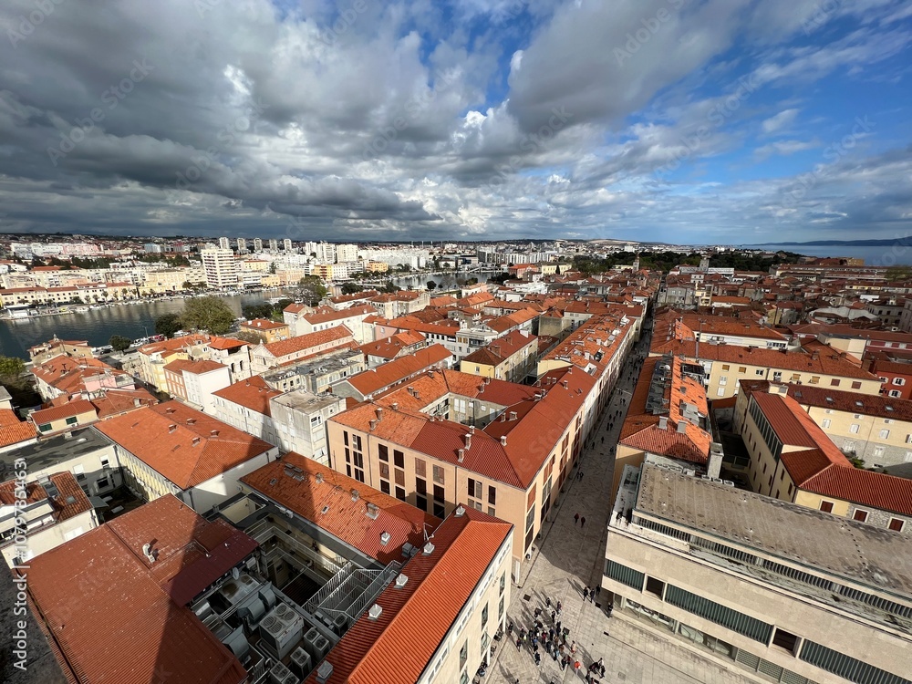Obraz premium Lookout Bell Tower of St. Anastasia or the view of the old city center of Zadar from the Zadar Cathedral Bell Tower (Croatia) - Vidikovac Zvonik sv. Stošije ili pogled na Zadar sa zvonika katedrale