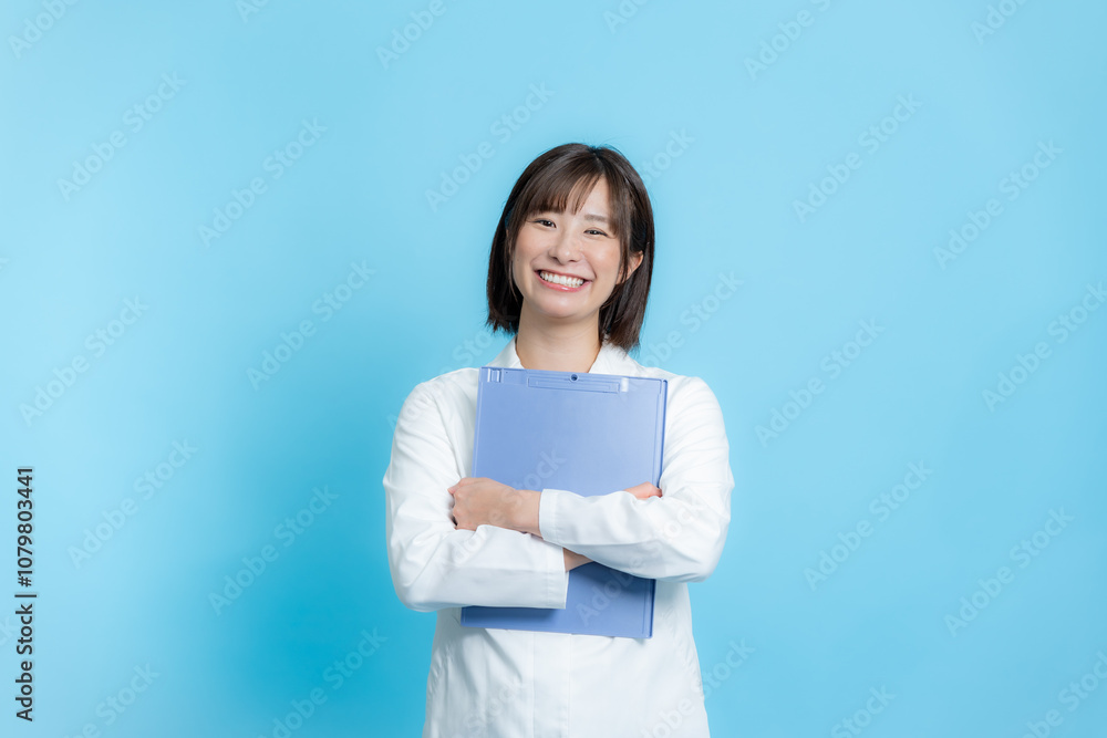 白衣を着た女性 白衣を着た女性
