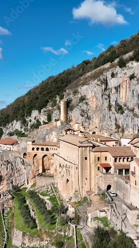 Santuario del Sacro Speco, Monastero di San Benedetto a Subiaco, Lazio, Italia.
Ripresa aerea con drone del santuario arroccato sulla roccia. photo