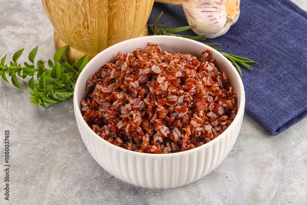 Red steamed rubine rice garnish