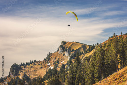 Paragliding über Brauneck – Herbstliches Abenteuer in den bayerischen Alpen photo