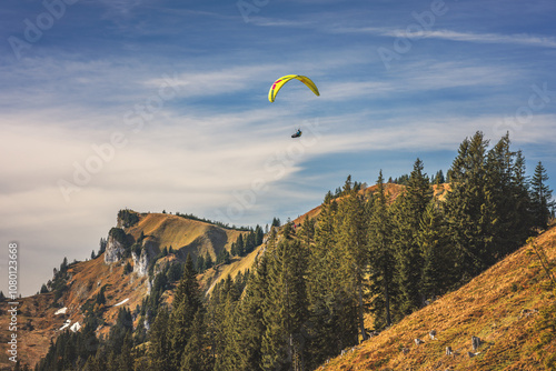 Paragliding über Brauneck – Herbstliches Abenteuer in den bayerischen Alpen photo