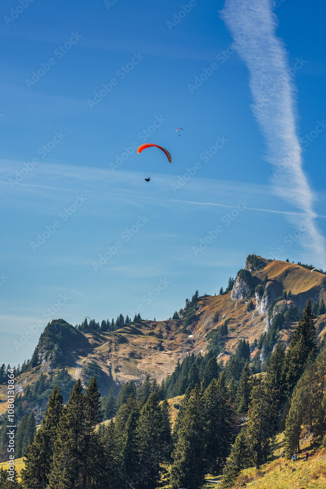 Paragliding über Brauneck – Herbstliches Abenteuer in den bayerischen Alpen Paragliding über Brauneck – Herbstliches Abenteuer in den bayerischen Alpen