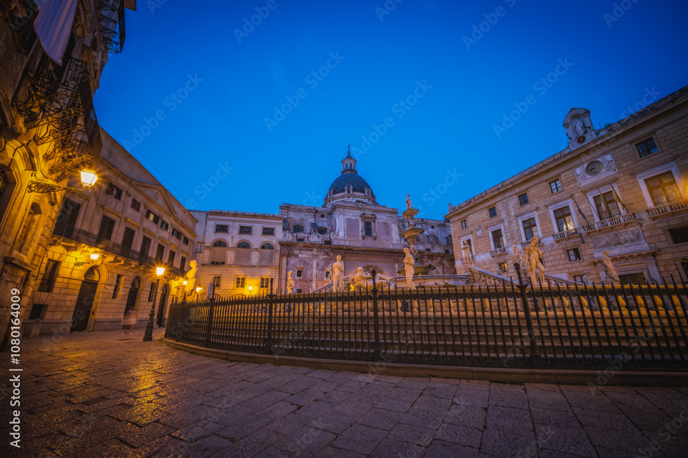 Obraz premium Palermo, Sicily, Italy. Cityscape image of Palermo, Sicily with famous Praetorian Fountain located in Piazza Pretoria at sunset. June 2023