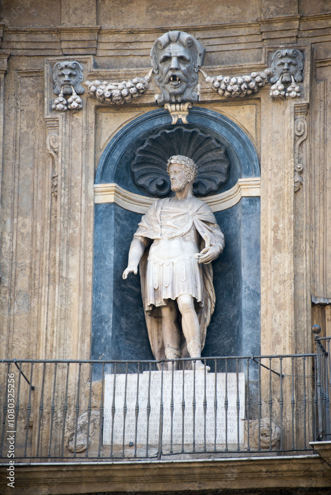 Fototapeta premium Architecture detail in Piazza Vigliana, Palermo, Italy