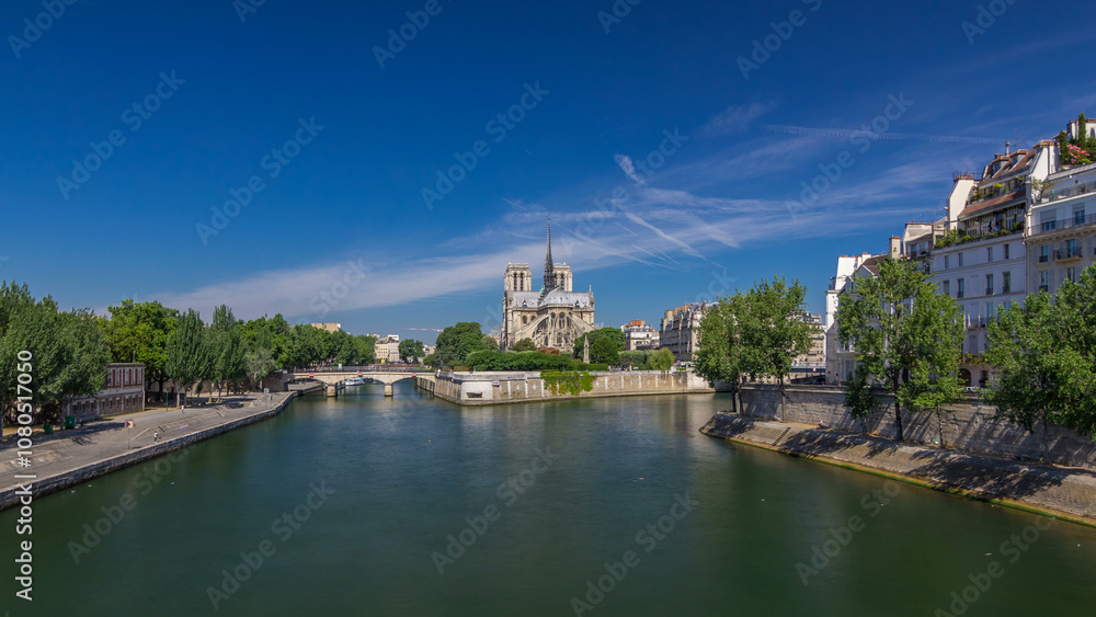 Obraz premium Seine and Notre Dame de Paris timelapse hyperlapse is the one of the most famous symbols of Paris