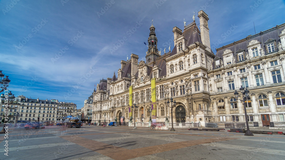 Obraz premium Hotel de Ville or Paris city hall timelapse hyperlapse in sunny day.