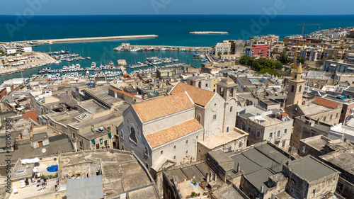 Photos Aerial view of the Cathedral of Bisceglie, in Puglia, Italy