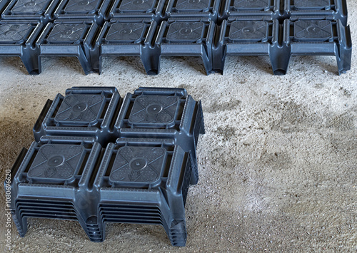 Принти на полотні Disposable formwork for ventilated under-floor cavities