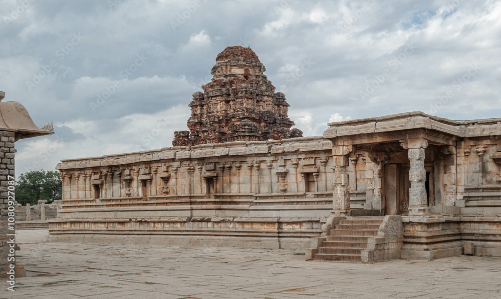 Fototapeta premium Hampi - the ruins of a great empire in the heart of India