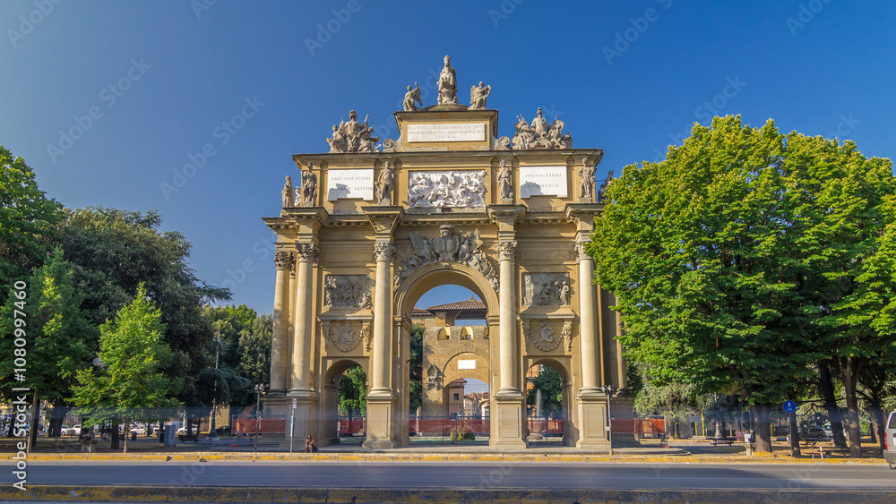 Obraz premium Triumphal Arch of Lorraine timelapse hyperlapse on Piazza della Liberta.