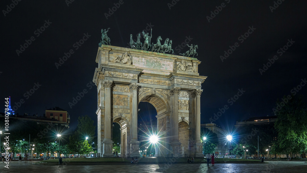 Obraz premium Arch of Peace in Simplon Square timelapse hyperlapse at night. It is a neoclassical triumph arch