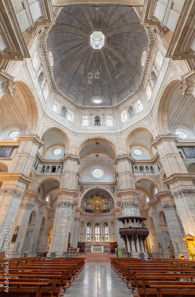 Obraz premium PAVIA, ITALY - SEPTEMBER 8, 2024: The Cathedral - Santo Stefano protomartire e Santa Maria Assunta
