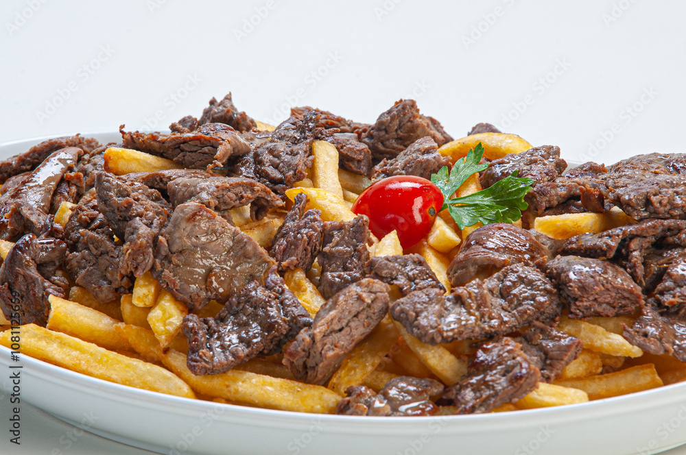 Batata frita com tiras de filet mignon Batata frita com tiras de filet mignon
