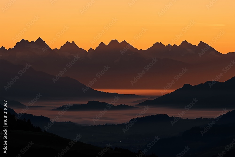 Obraz premium The mountains are covered in snow and the sky is orange