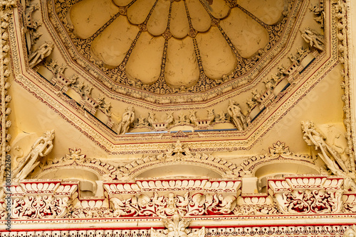 Plein art sur le toit et sur l'arche de Nayakkar mahal à Madurai sud de l'inde photo