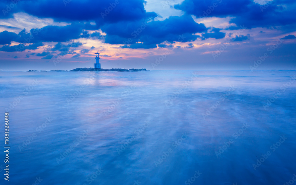 Obraz premium Light Beacon at Phangnga province, beautiful landscape in Thailand, sunset time, long exprosure.