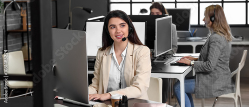 Female technical support ag...