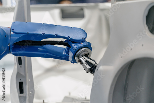 Obraz na płótnie robot arm working in car factory w salonie