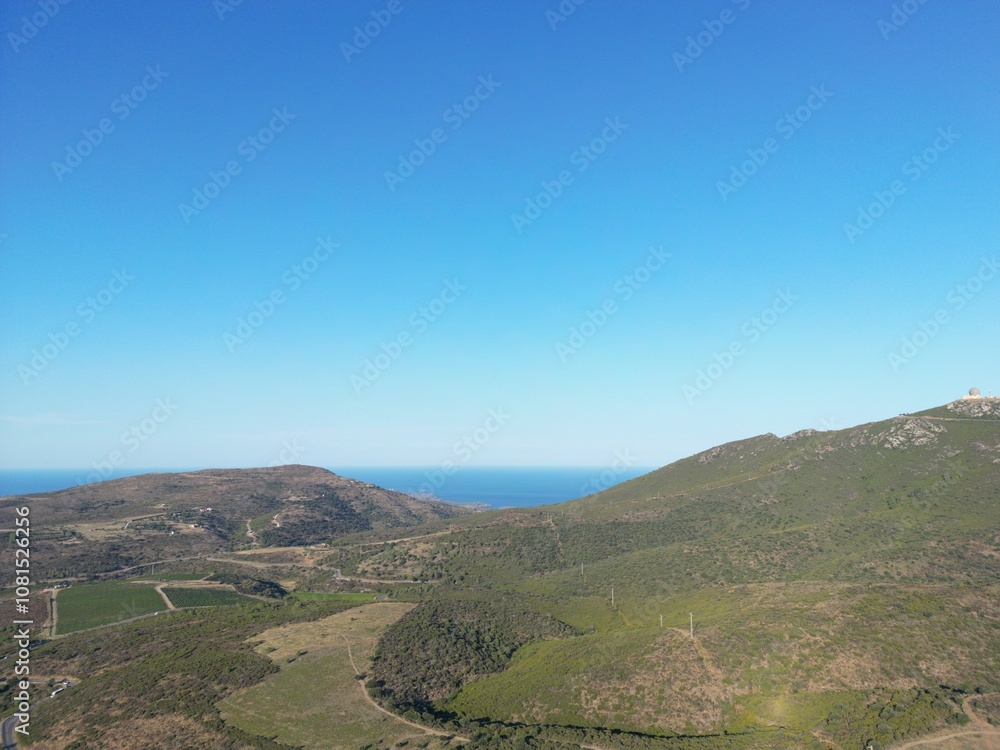 hillside landscape with the sea in the background - paysage de colline avec la mer en arrière-plan hillside landscape with the sea in the background - paysage de colline avec la mer en arrière-plan