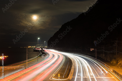 道路の車の光跡（大分県別府市） photo