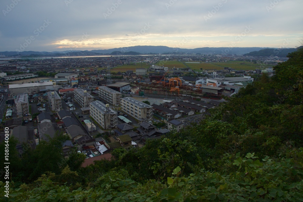 Obraz premium 亀島山から見える夕暮れ 玉島方面 