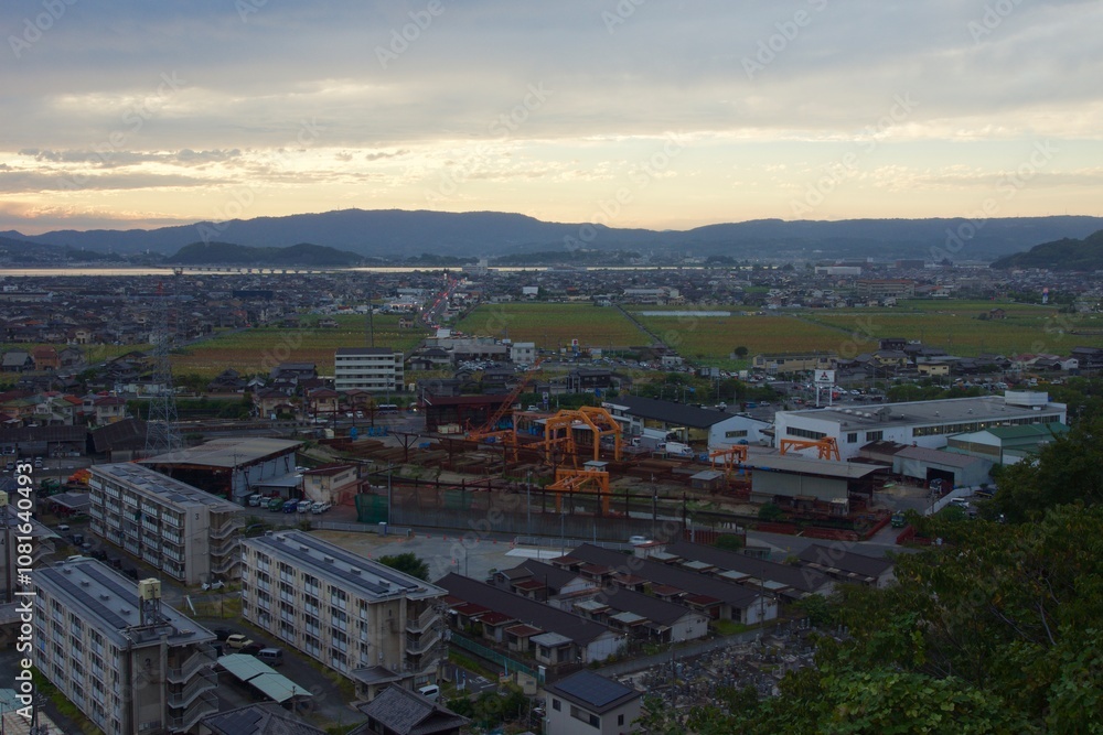Fototapeta premium 亀島山から見える夕暮れ 玉島方面 