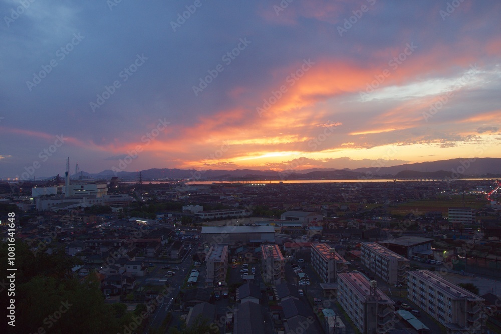 Obraz premium 亀島山から見える夕暮れ 玉島方面 