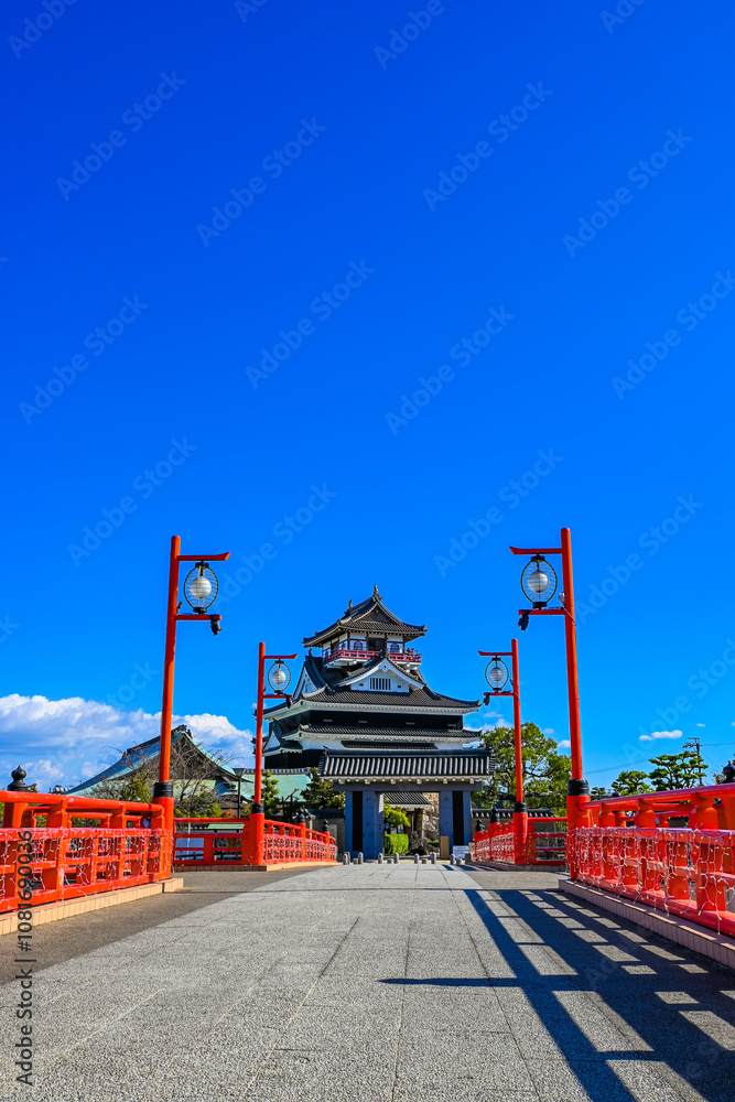 Naklejka premium 青空と清洲城 愛知県清須市