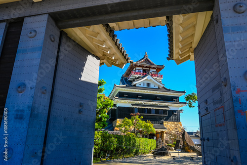 門から見える清洲城 愛知県清須市 photo