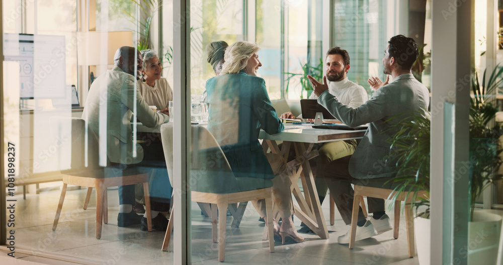 © peopleimages.com - Business, people and meeting presentation in office for project research, teamwork and budget discussion. Staff, communication and online of investment proposal, information and feedback in boardroom © peopleimages.com - Business, people and meeting presentation in office for project research, teamwork and budget discussion. Staff, communication and online of investment proposal, information and feedback in boardroom