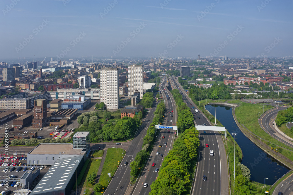 Obraz premium Glasgow city aerial view looking west over the M8 motorway