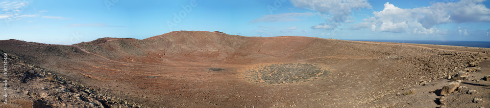 Φωτογραφία Crater or Bowl of Red Mountain a Volcano near Playa Blanca Lanzarote