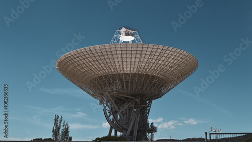 Fototapeta Naklejka Na Ścianę i Meble -  Long distance satellite communications antenna
