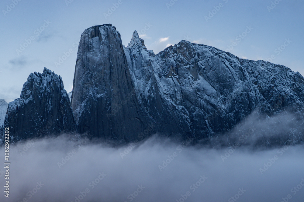 Obraz premium View of Ulamertorsuaq mountain and the view of surrounding mountains and glaciers in Tasermiut fjord (South Greenland)