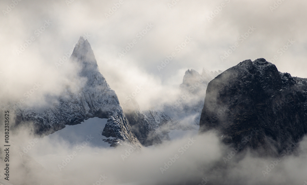 Fototapeta premium View of Ulamertorsuaq mountain and the view of surrounding mountains and glaciers in Tasermiut fjord (South Greenland)