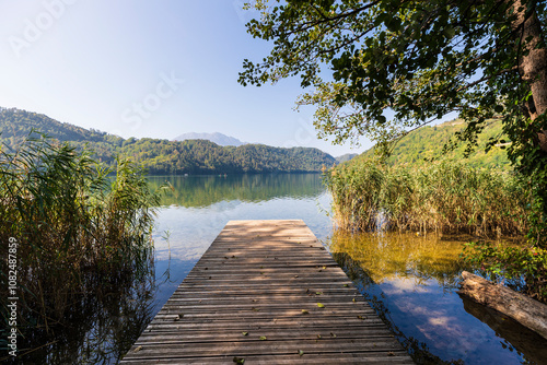 Obraz na płótnie Lake of Levico / Trentino w salonie