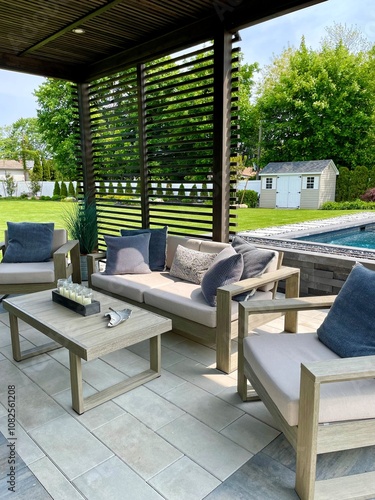 фотографія High-end luxury indoor outdoor living entertainment space and patio under a pavilion pergola - poolside with a tequila bar, tv, storage cabinets