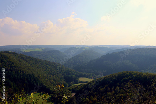 Aussicht vom Aussichtspunkt Falkenlay bei Bad Bertrich in der Eifel auf dem Wanderweg Wasserfall-Erlebnisroute, der 2023 zu Deutschlands schönstem Wanderweg gewählt wurde. photo