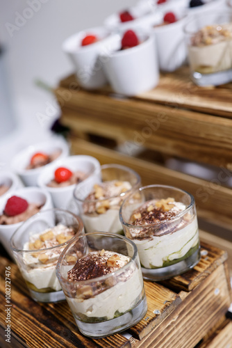 Dessertbuffet bei einer Feier photo