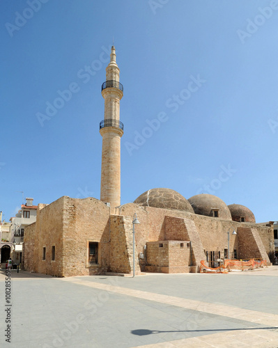 La mosquée Nératzé dans la vieille ville de Réthymnon en Crète