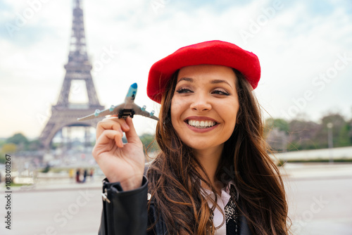 Canvas Print Beautiful young woman visiting paris and the eiffel tower