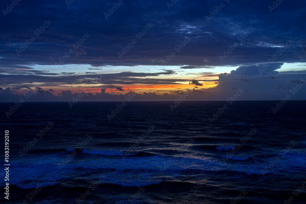 Fototapeta premium sunset over the ocean