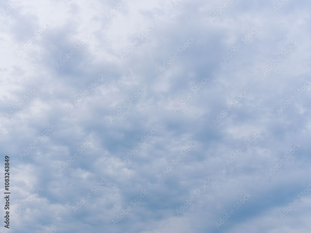 Obraz premium 深まる秋の曇り空24