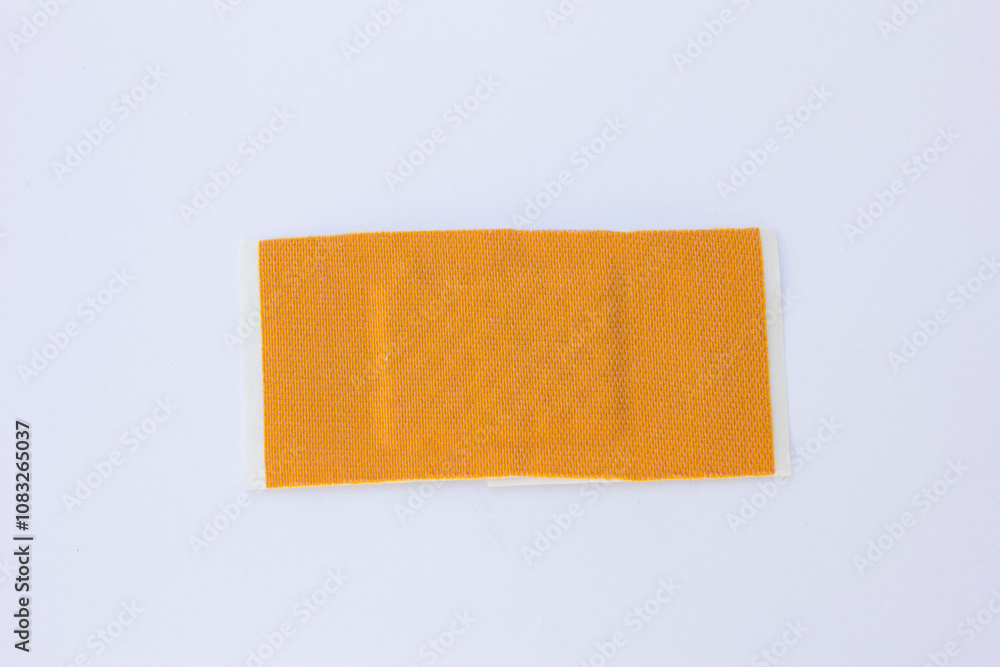Obraz premium Adhesive bandages protect the wound and scab from friction, bacteria, damage, and dirt, thereby lessening the disturbance to the healing process.