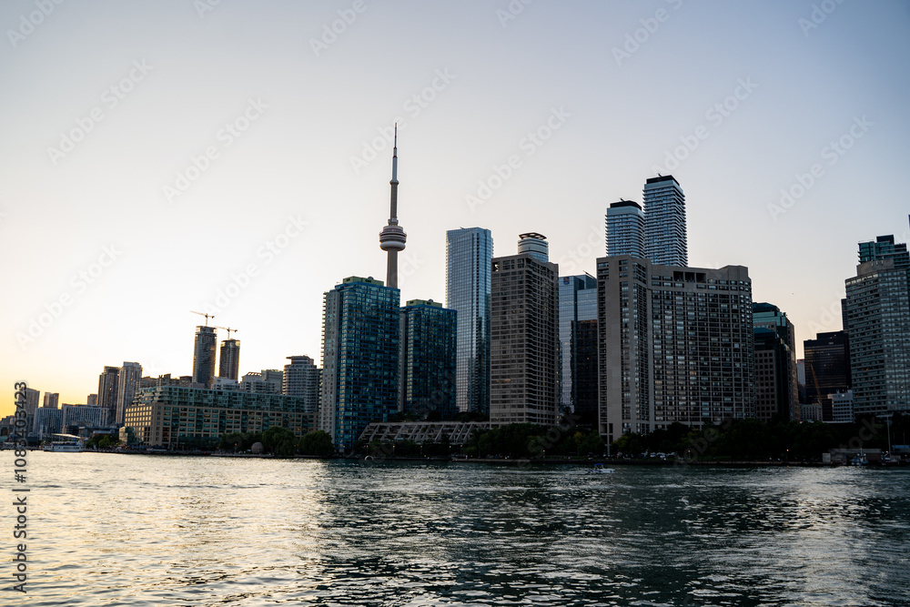 Obraz premium View of Toronto downtown at sunset.